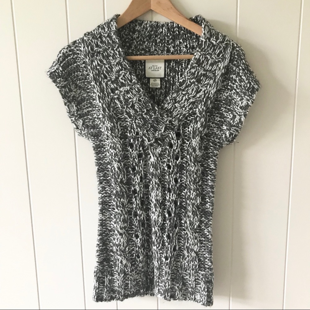 At Last NWT Short Sleeve V-neck Sweater Size Small